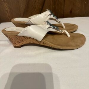 Aerosols sandals